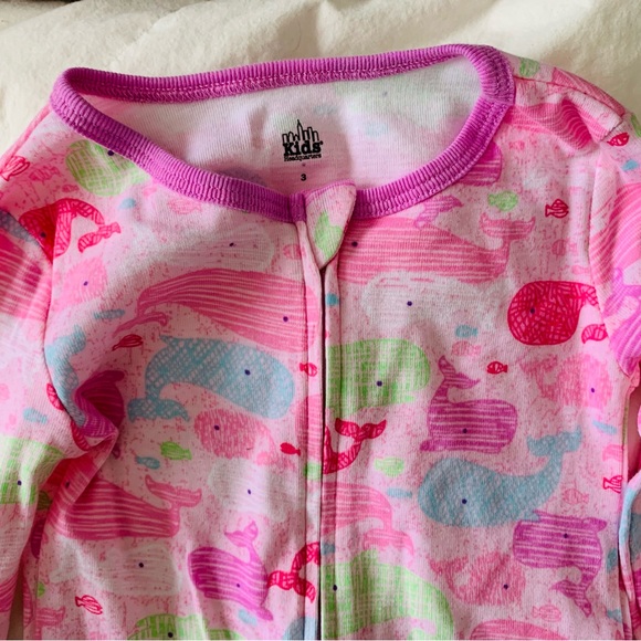 Two onesie whale PJs - size 3T - Picture 5 of 5